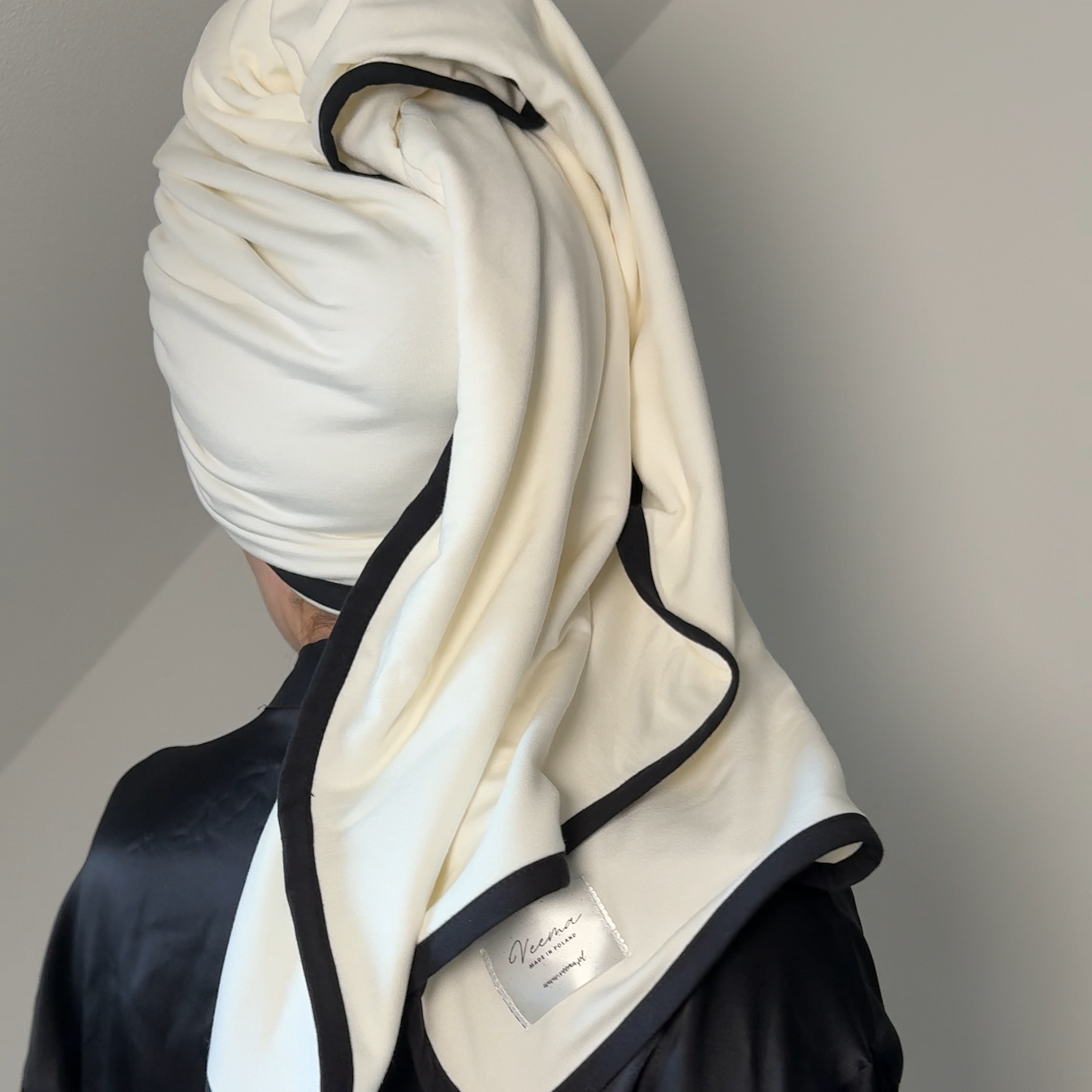 ręcznik abambusowy na włosach